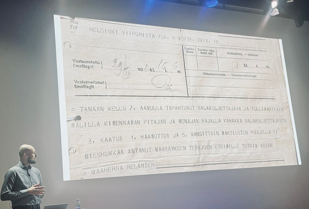 Jani Loijas luennoi Oodissa ja esittelee raporttia 1920-luvulta.