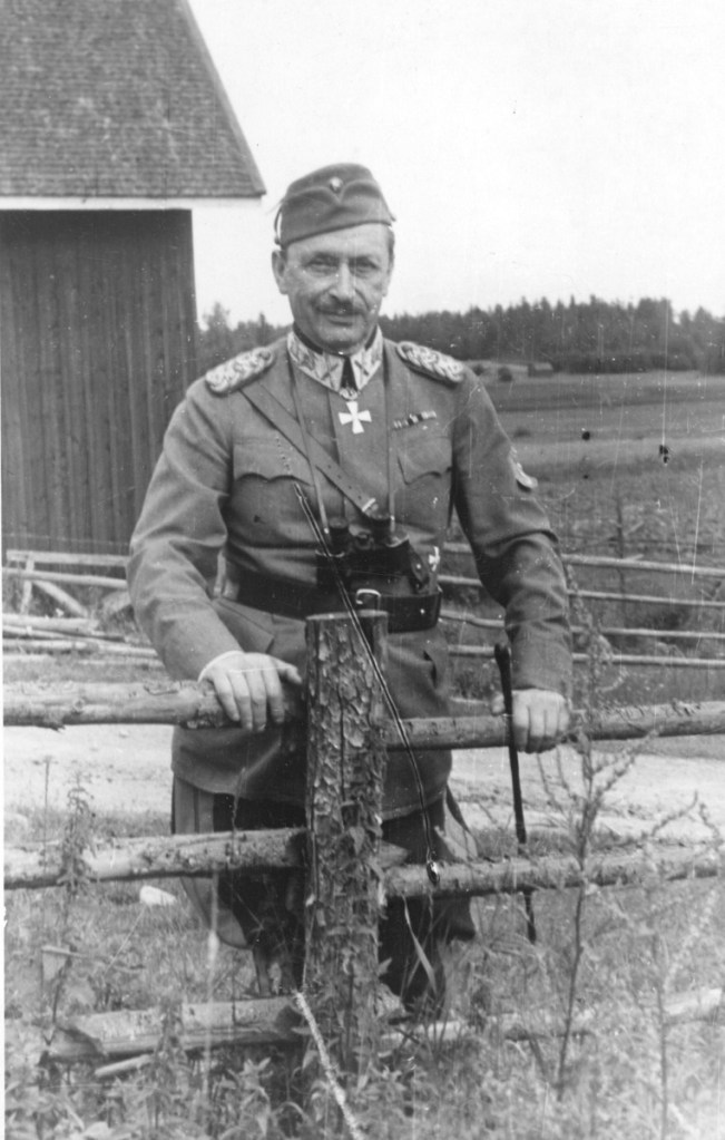 Sotamarsalkka C. G. E. Mannerheim vuonna 1941.